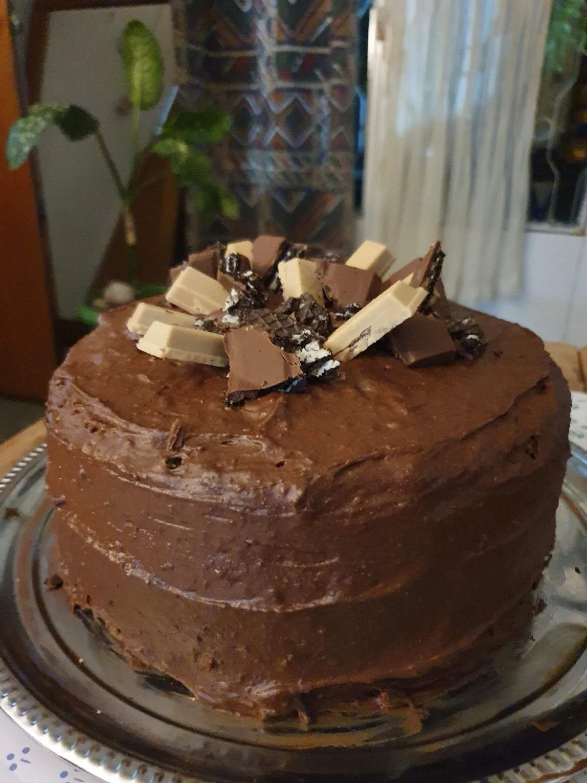 Torta de chocolate con cobertura cremosa