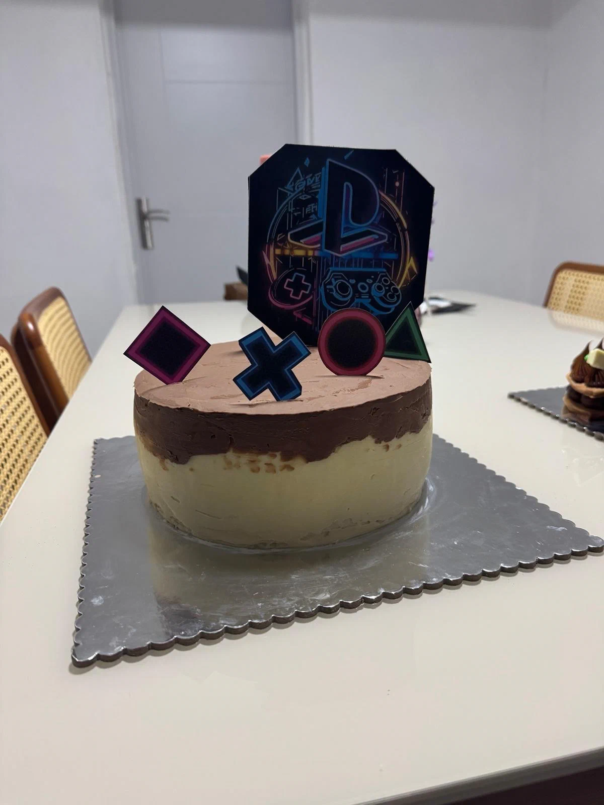Torta personalizada con birrete de graduación