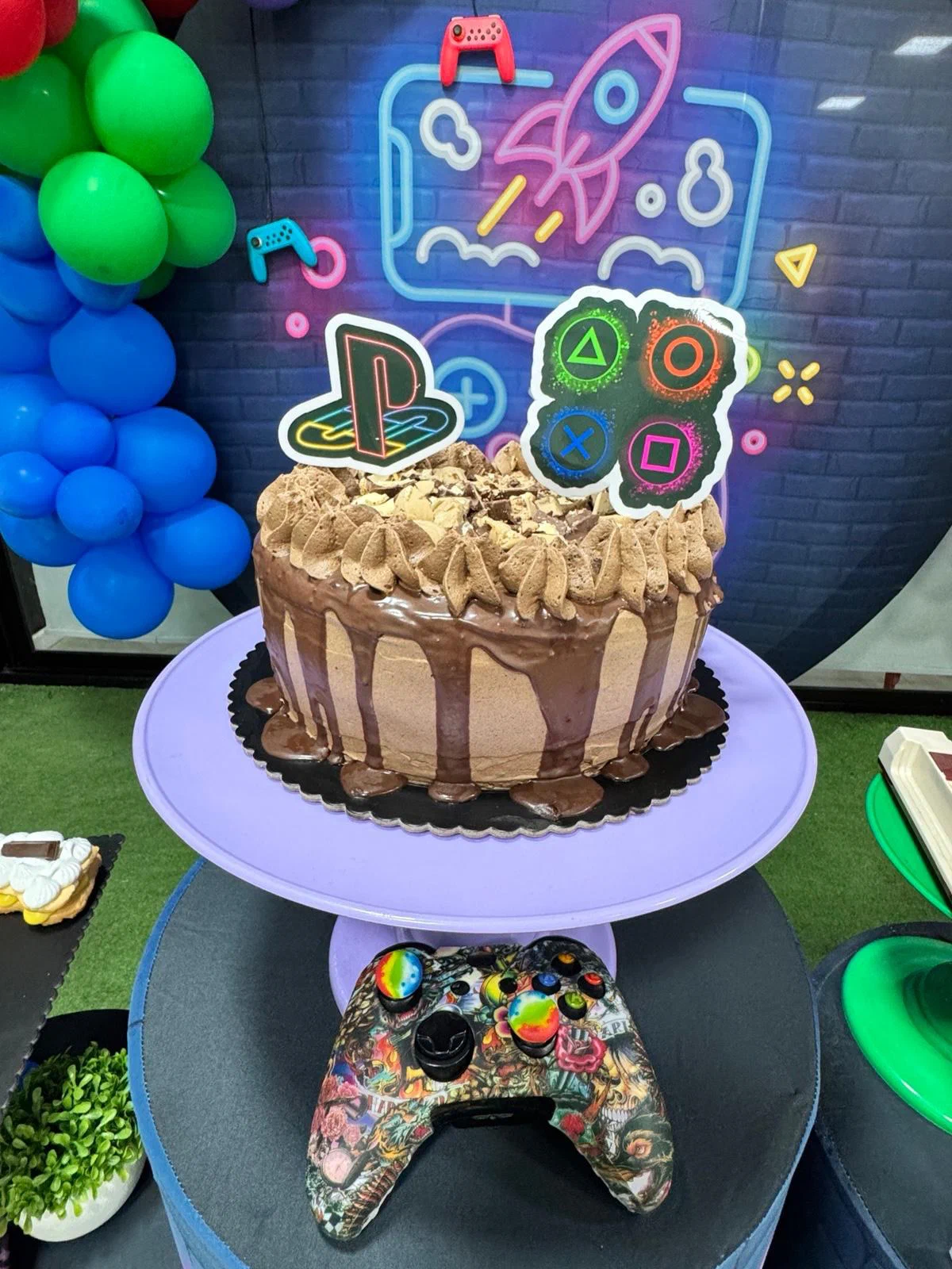 Torta personalizada con personaje y control de videojuegos